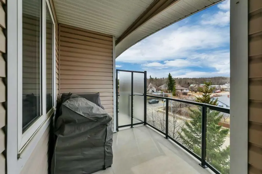 4707 50 Street Sylvan Lake AB T4S 0G7