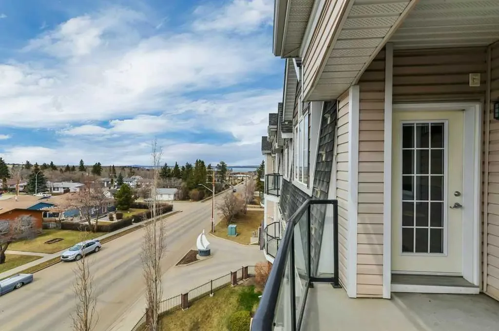 4707 50 Street Sylvan Lake AB T4S 0G7