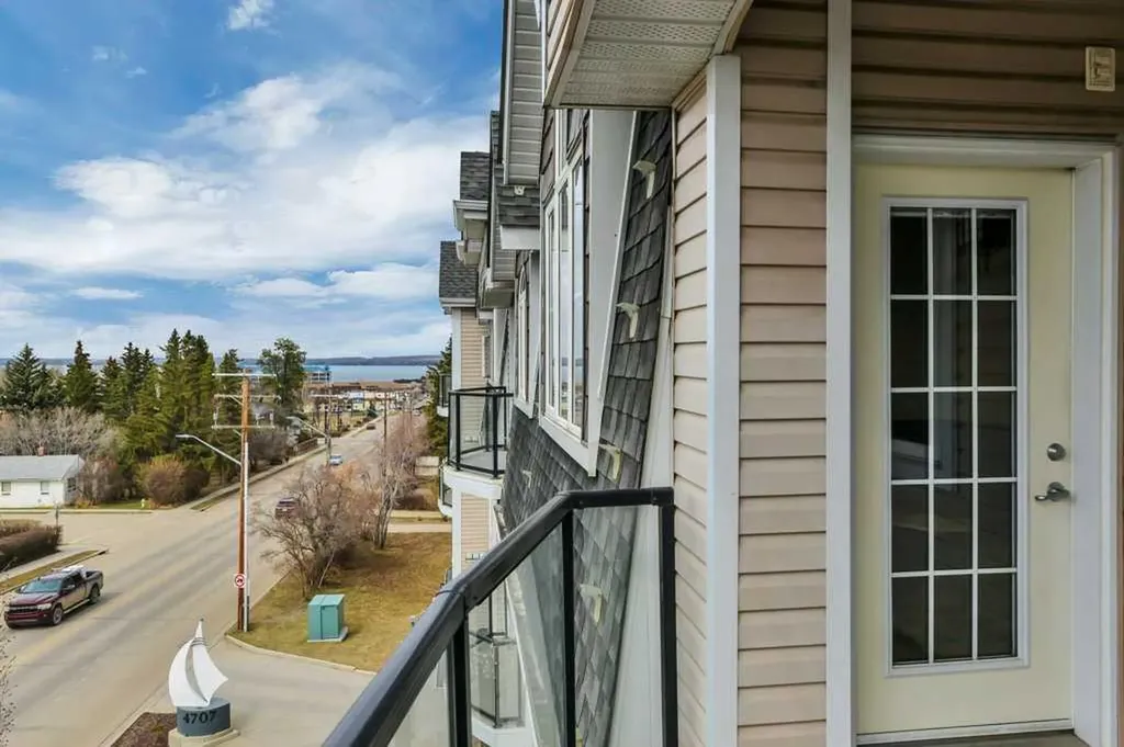 4707 50 Street Sylvan Lake AB T4S 0G7