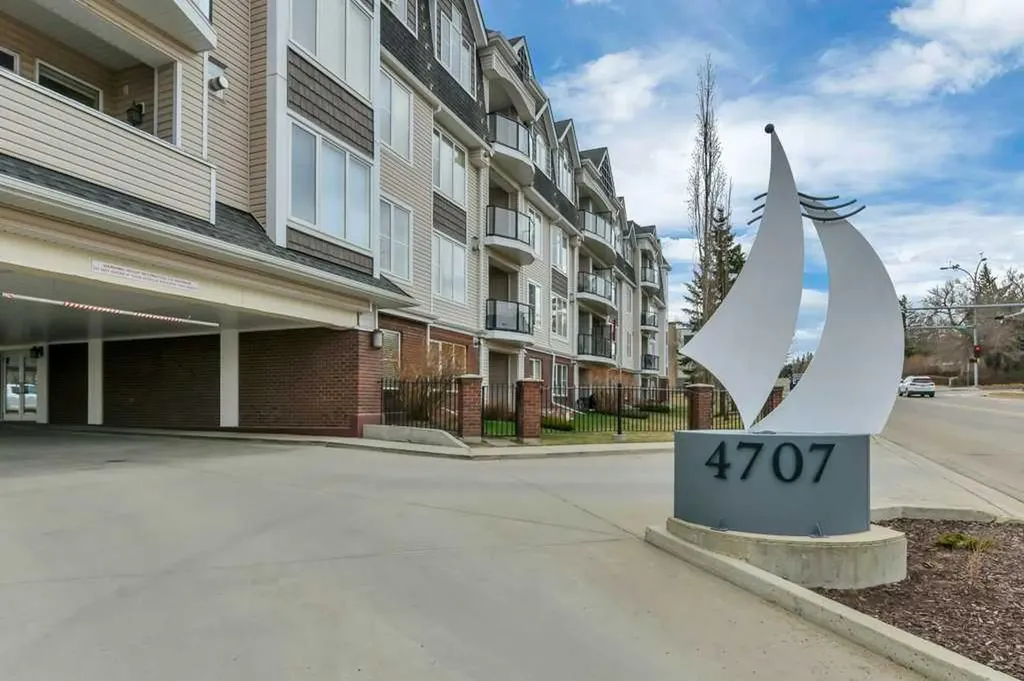 4707 50 Street Sylvan Lake AB T4S 0G7