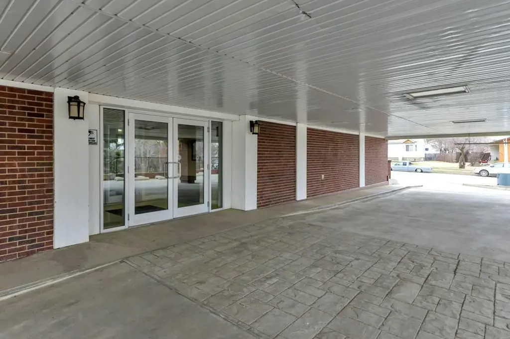 4707 50 Street Sylvan Lake AB T4S 0G7