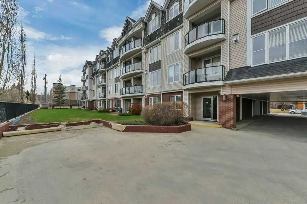 4707 50 Street Sylvan Lake AB T4S 0G7