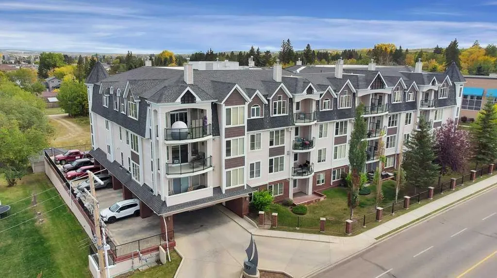4707 50 Street Sylvan Lake AB T4S 0G7