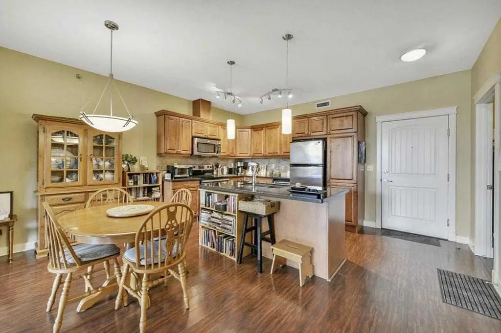 4707 50 Street Sylvan Lake AB T4S 0G7