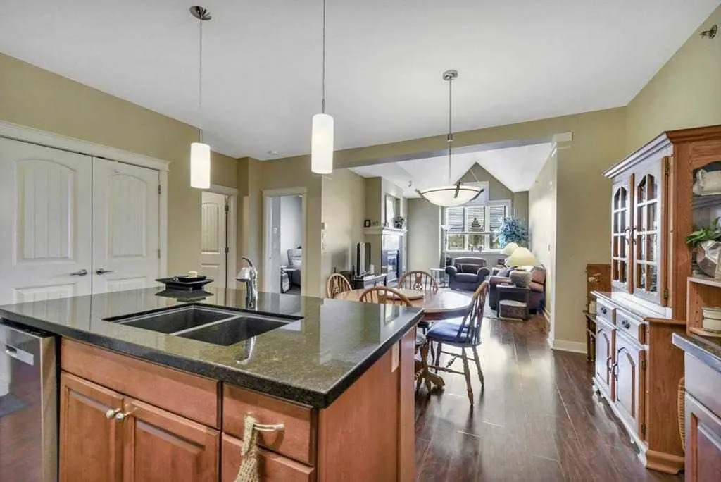4707 50 Street Sylvan Lake AB T4S 0G7