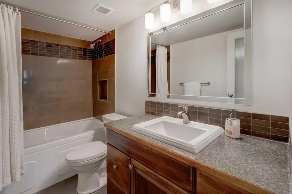 616 15 Avenue SW Calgary AB T2R0R5