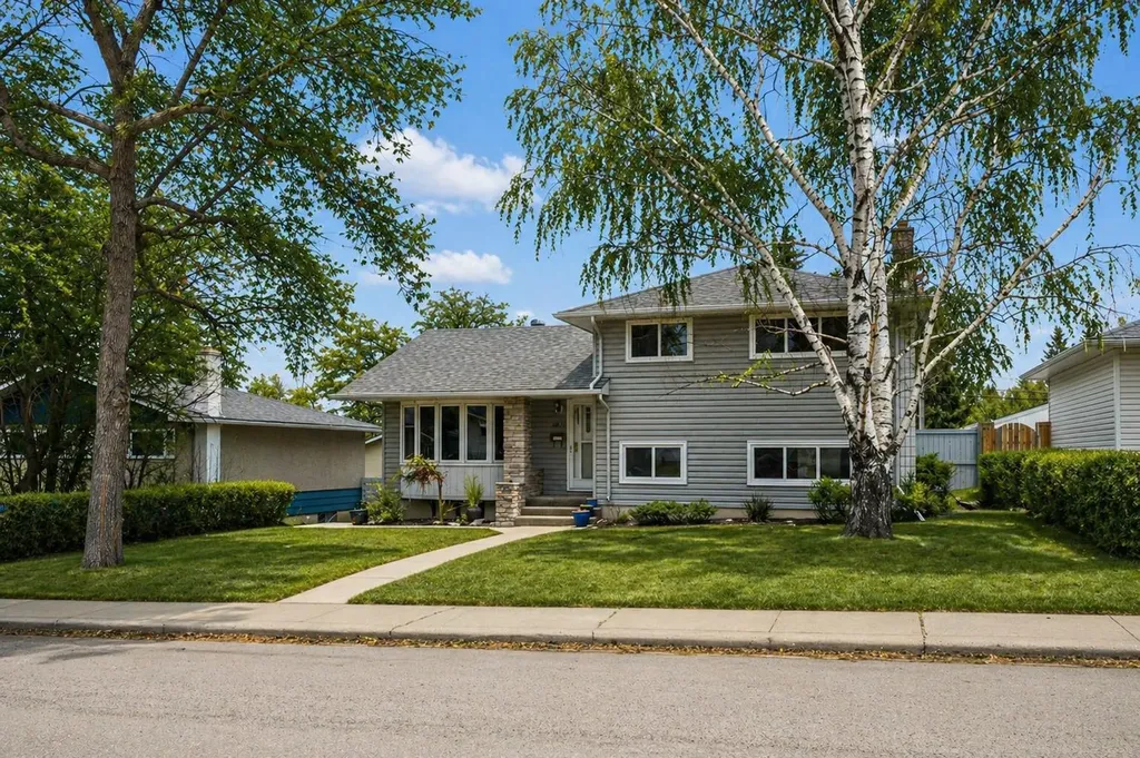 3816 Brighton Drive NW Calgary AB T2L 1G8