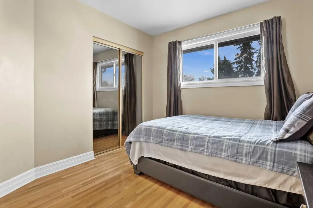 3816 Brighton Drive NW Calgary AB T2L 1G8