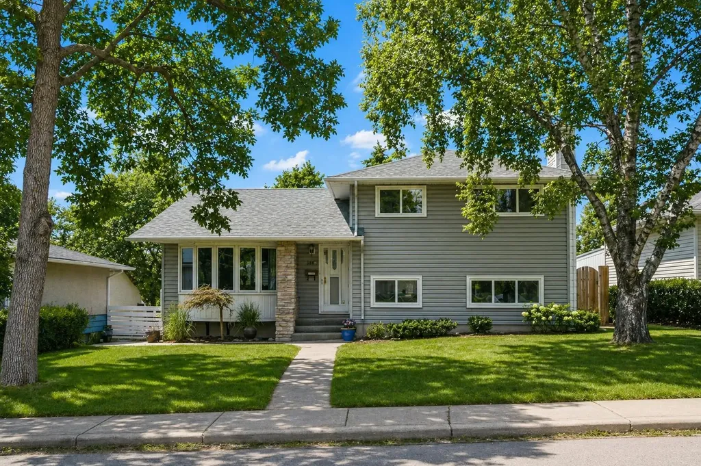 3816 Brighton Drive NW Calgary AB T2L 1G8
