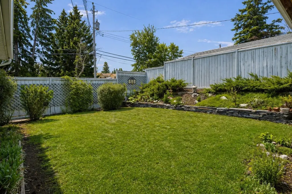 3816 Brighton Drive NW Calgary AB T2L 1G8