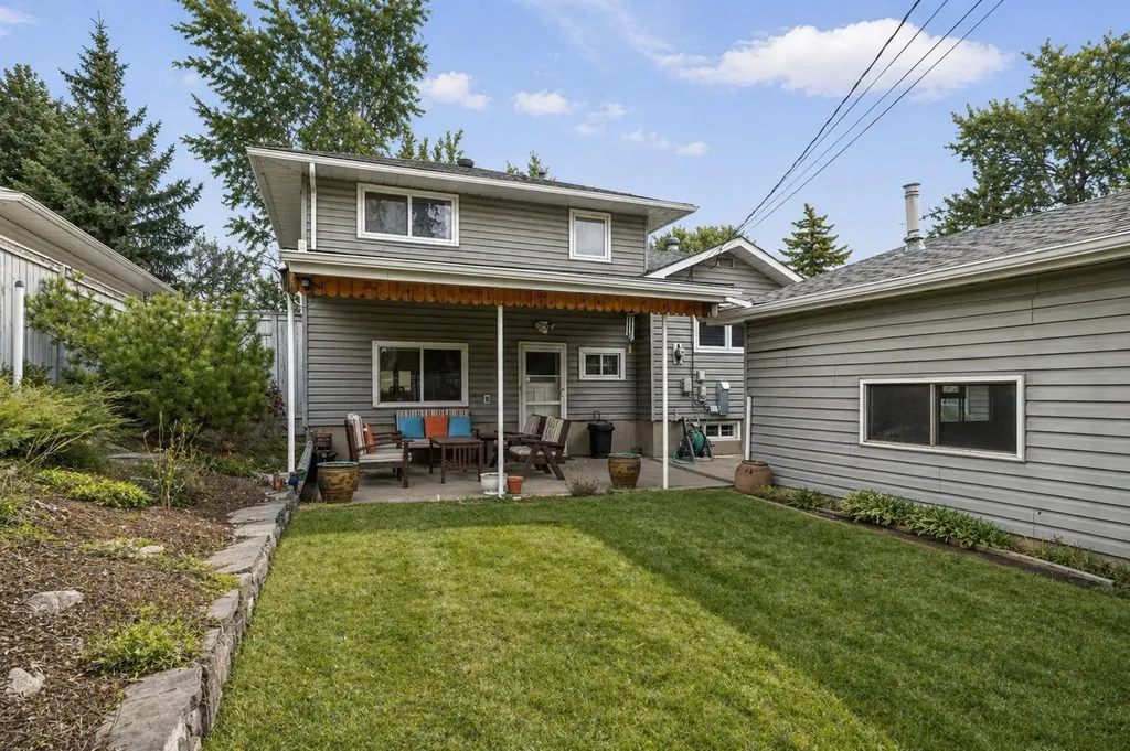 3816 Brighton Drive NW Calgary AB T2L 1G8