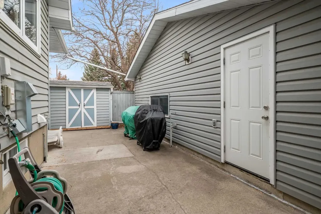3816 Brighton Drive NW Calgary AB T2L 1G8