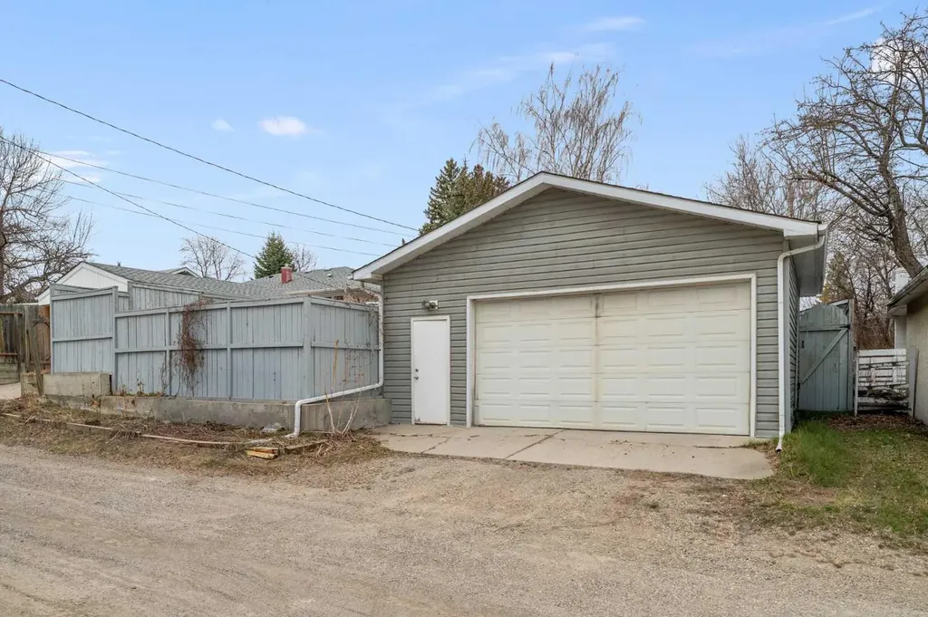 3816 Brighton Drive NW Calgary AB T2L 1G8
