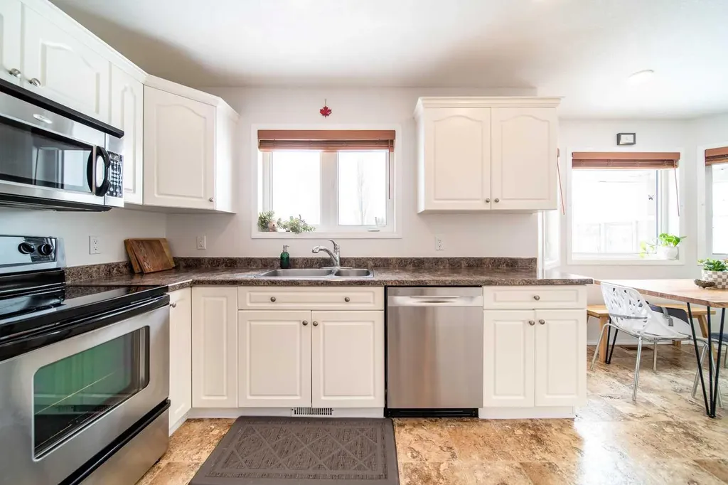 921 22 Street Wainwright AB T9W1T8