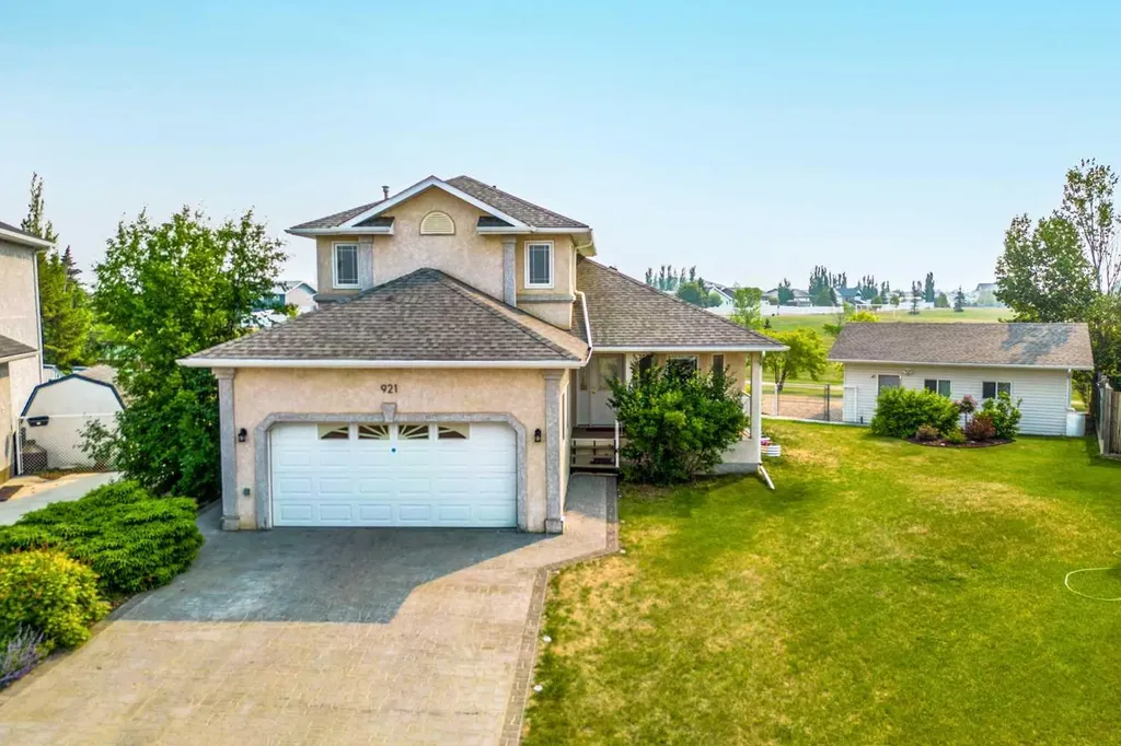 921 22 Street Wainwright AB T9W1T8
