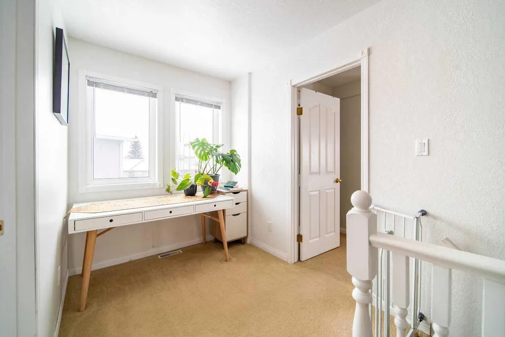 921 22 Street Wainwright AB T9W1T8