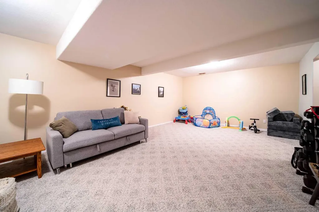 921 22 Street Wainwright AB T9W1T8