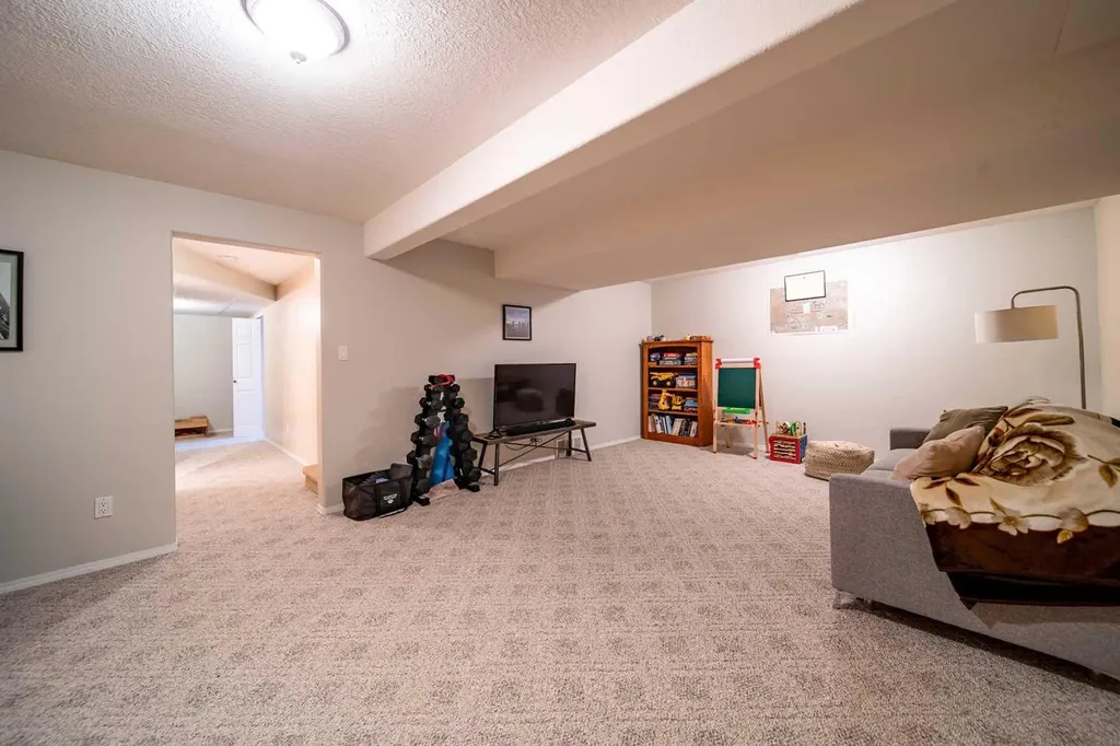 921 22 Street Wainwright AB T9W1T8