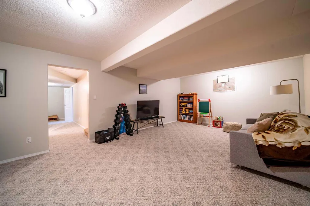 921 22 Street Wainwright AB T9W1T8