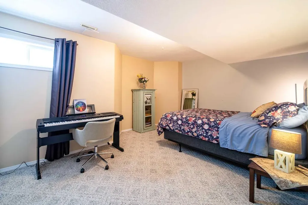 921 22 Street Wainwright AB T9W1T8