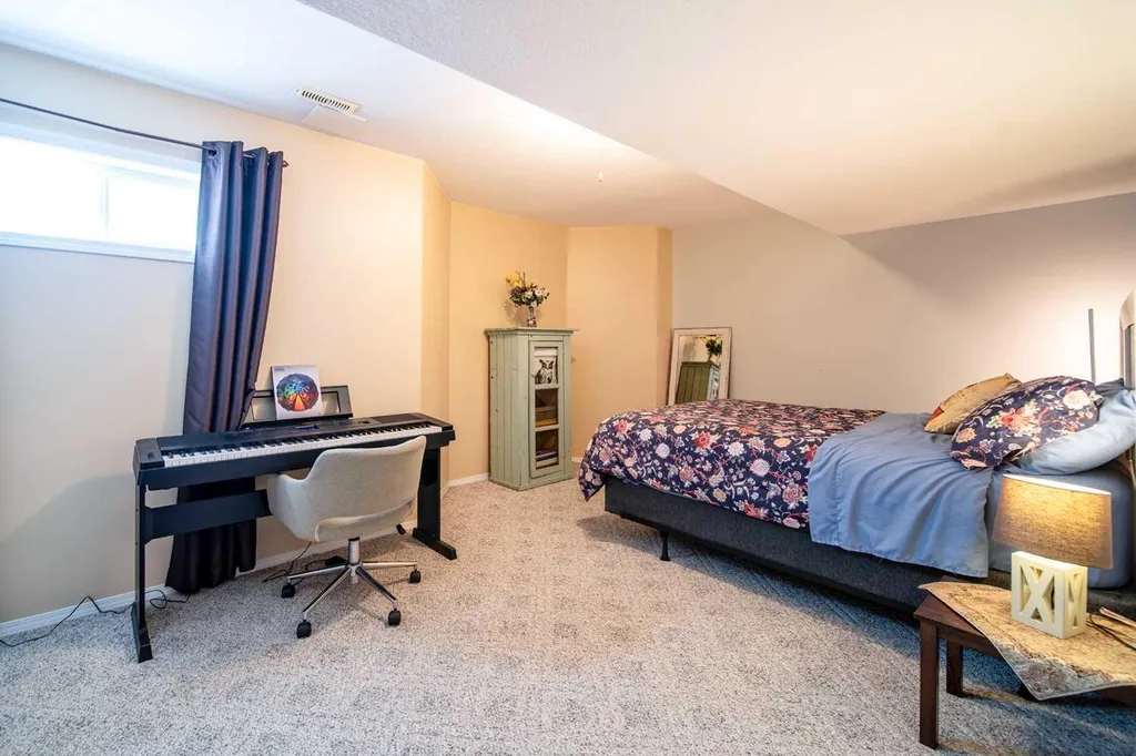 921 22 Street Wainwright AB T9W1T8