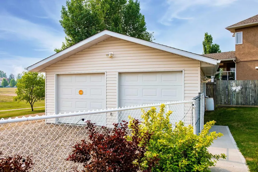 921 22 Street Wainwright AB T9W1T8
