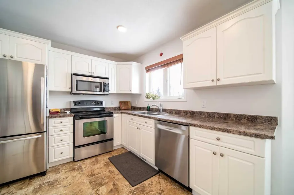 921 22 Street Wainwright AB T9W1T8