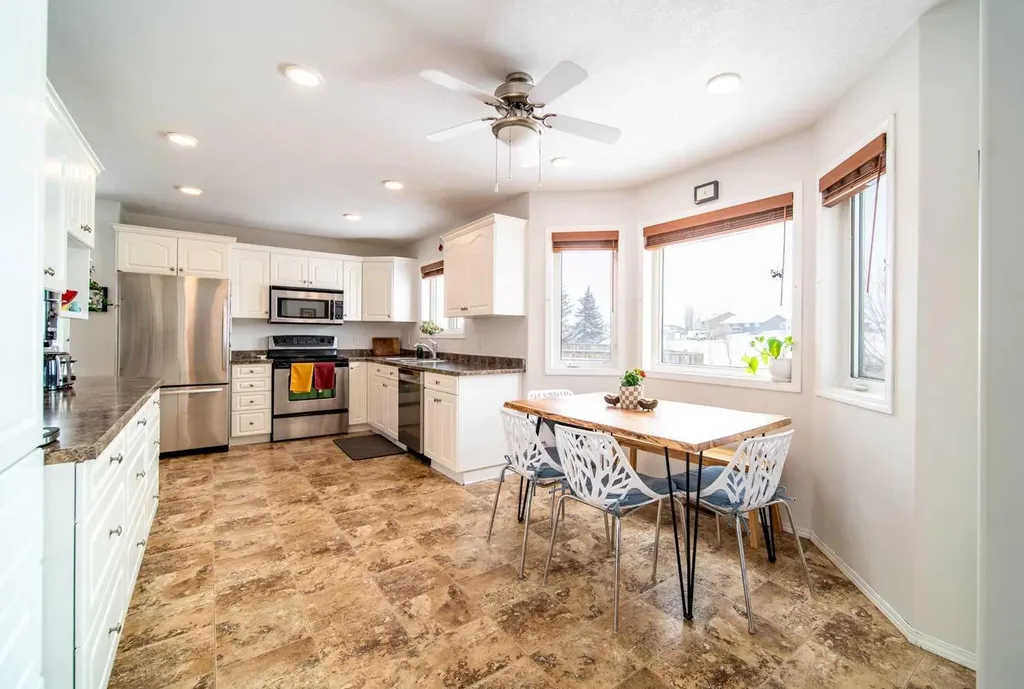 921 22 Street Wainwright AB T9W1T8