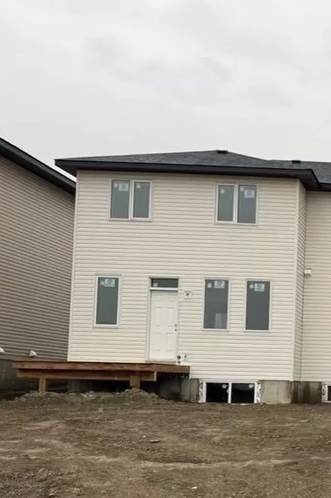 1995 Mccaskill Drive Crossfield AB T0M 0S0