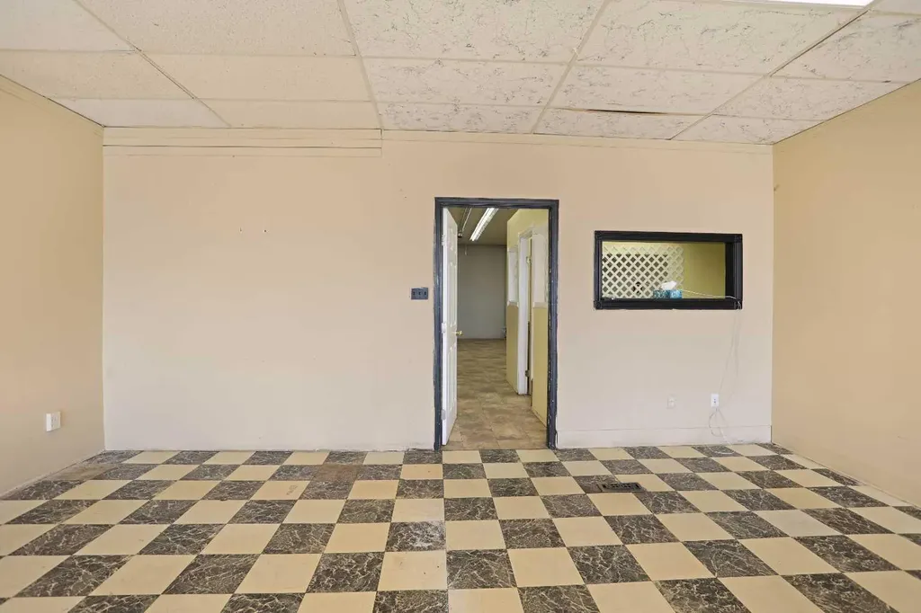 120 1 Avenue E Brooks AB T1R 0S4