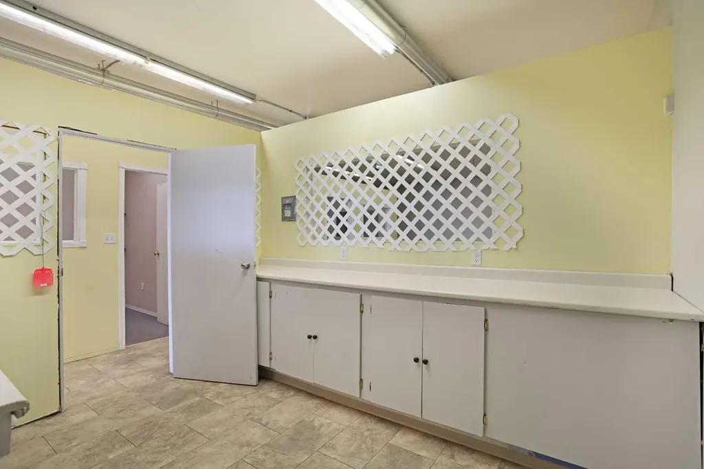 120 1 Avenue E Brooks AB T1R 0S4