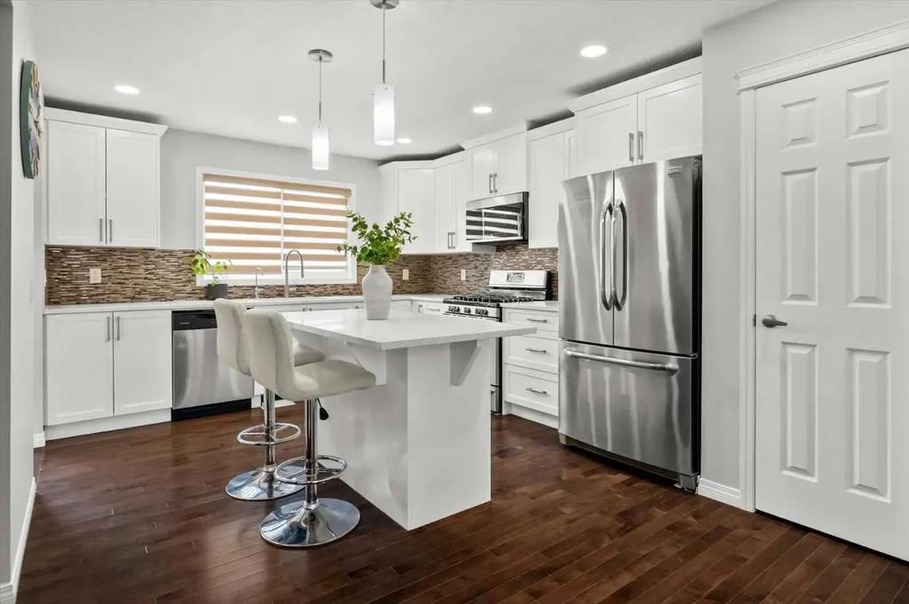 48 Walgrove Green SE Calgary AB T2X 2J1