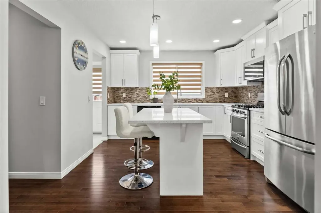 48 Walgrove Green SE Calgary AB T2X 2J1