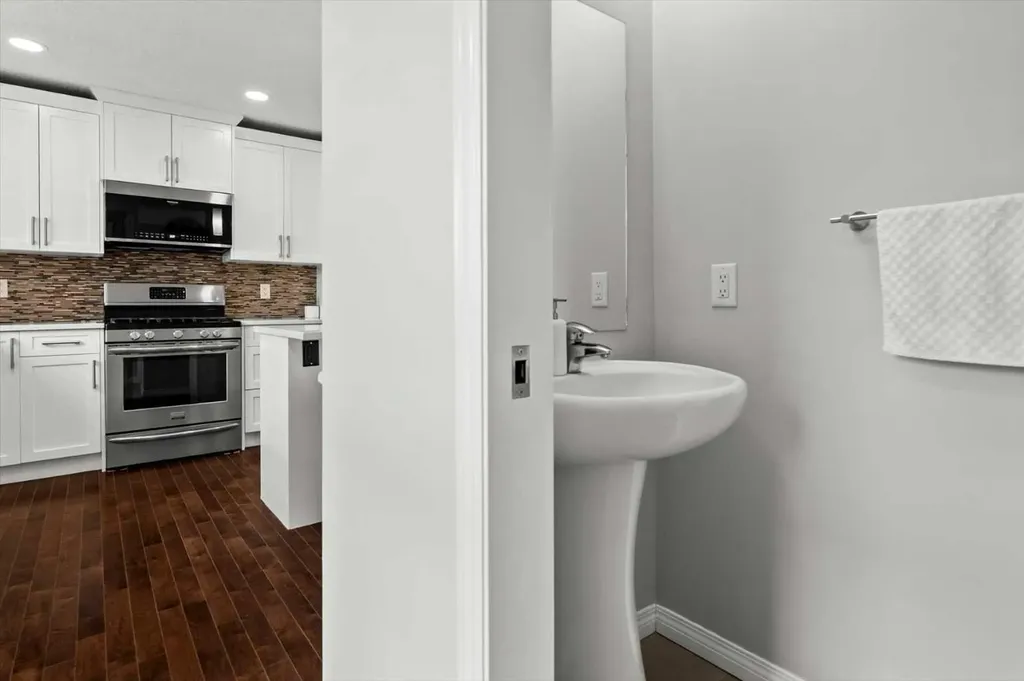 48 Walgrove Green SE Calgary AB T2X 2J1