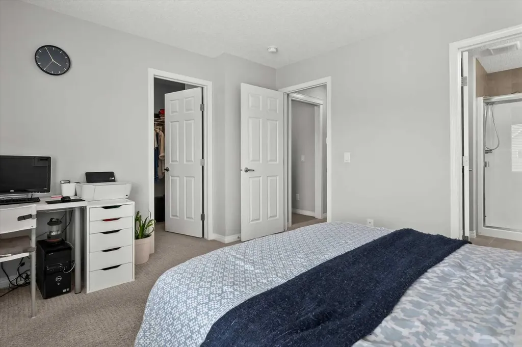 48 Walgrove Green SE Calgary AB T2X 2J1