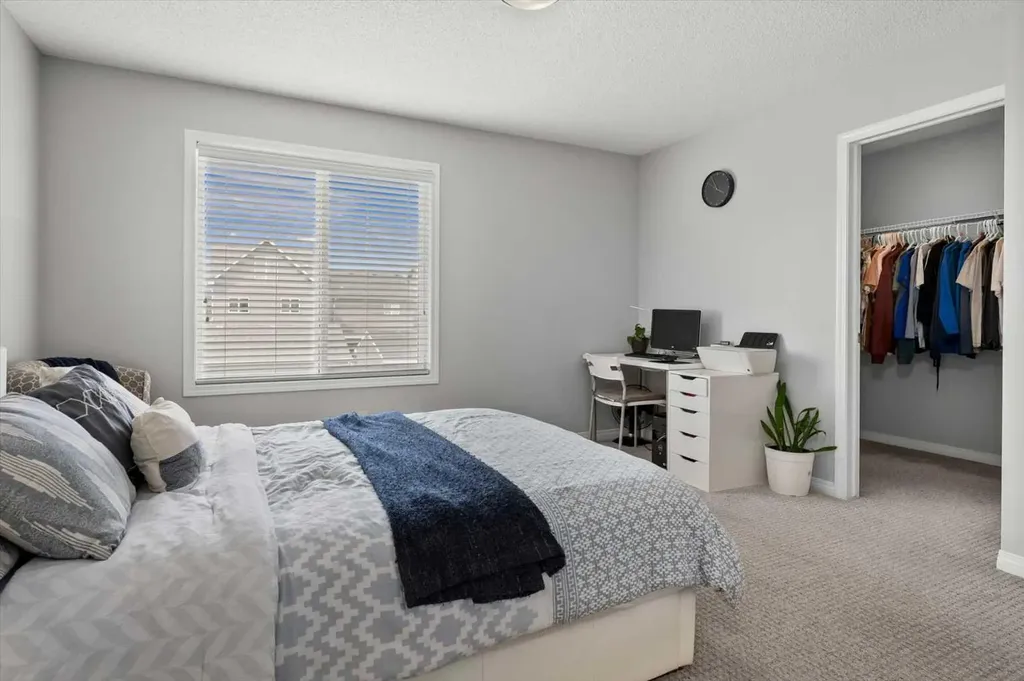 48 Walgrove Green SE Calgary AB T2X 2J1