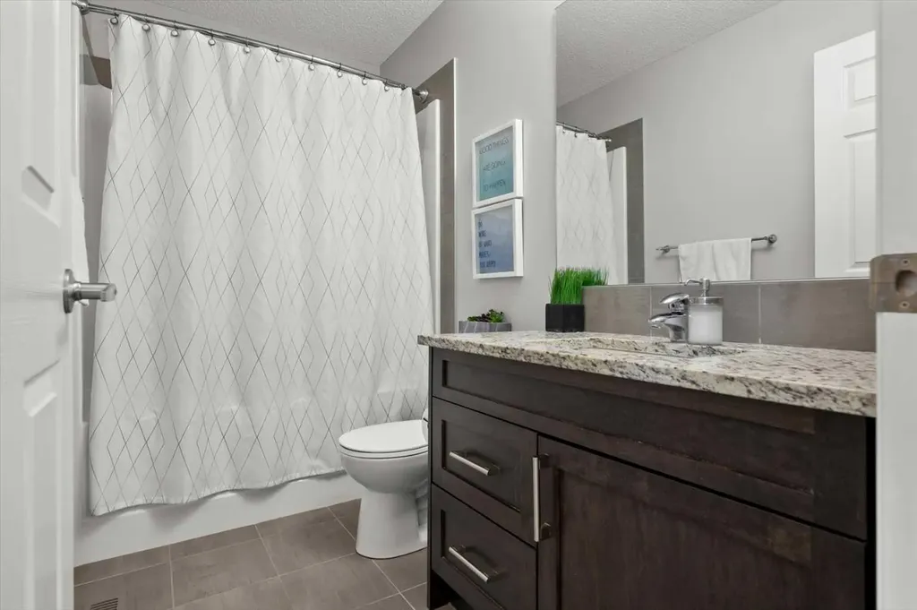 48 Walgrove Green SE Calgary AB T2X 2J1