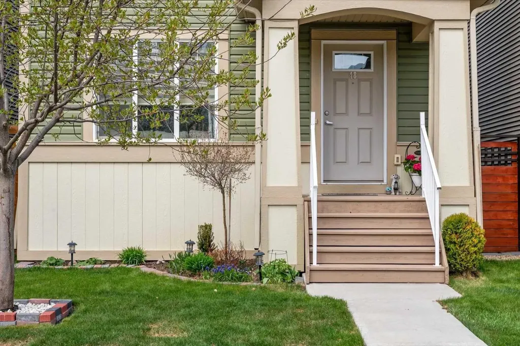 48 Walgrove Green SE Calgary AB T2X 2J1