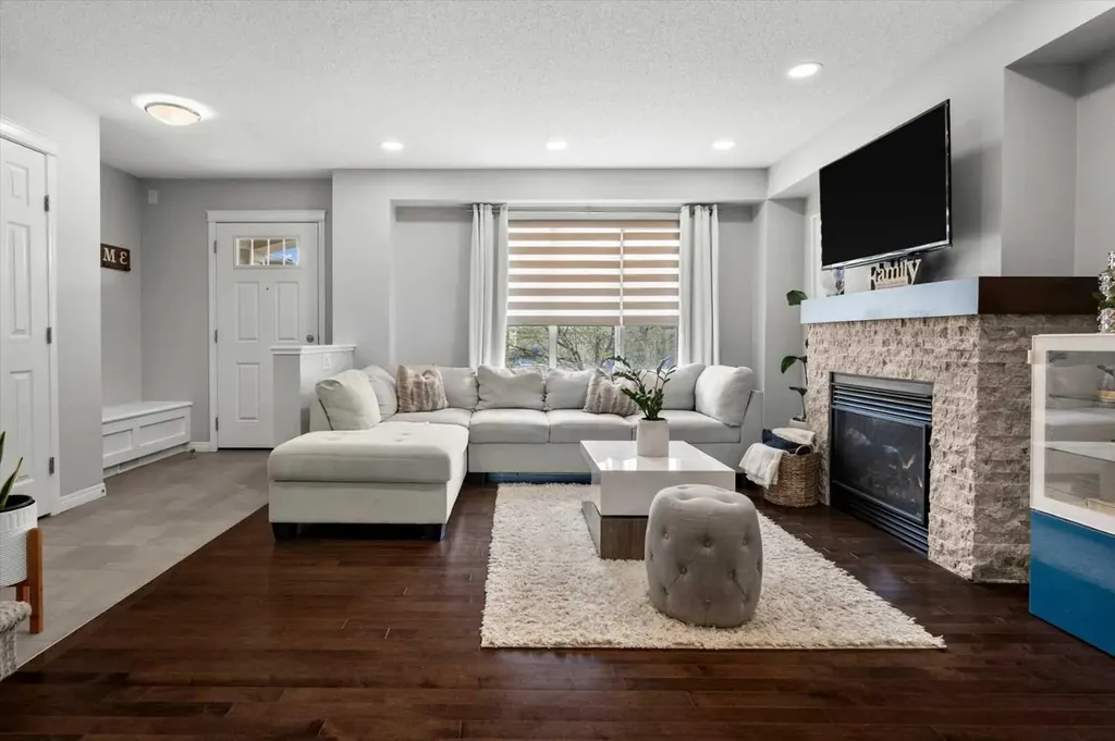 48 Walgrove Green SE Calgary AB T2X 2J1