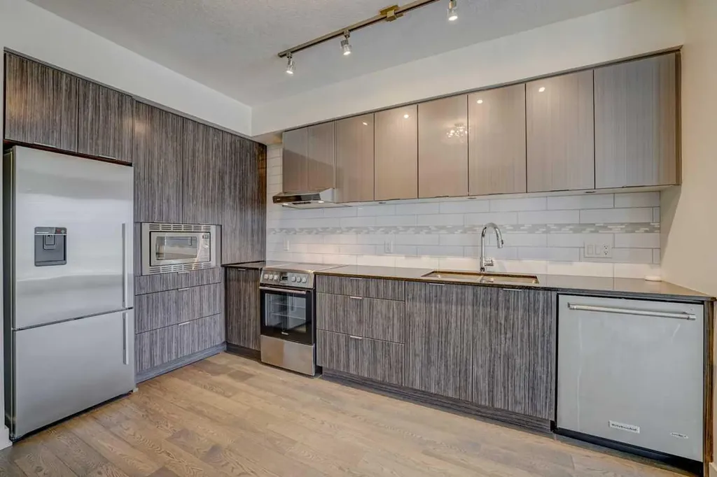 930 6 Avenue SW Calgary AB T2P 1J3