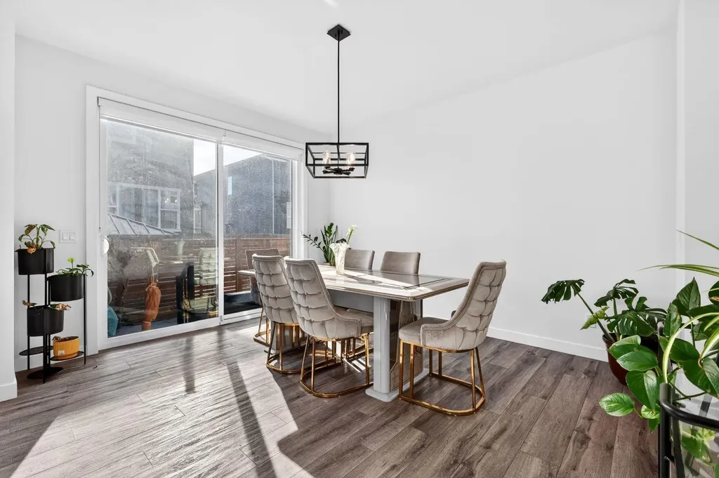 208 Dawson Circle Chestermere AB T1X 2R2