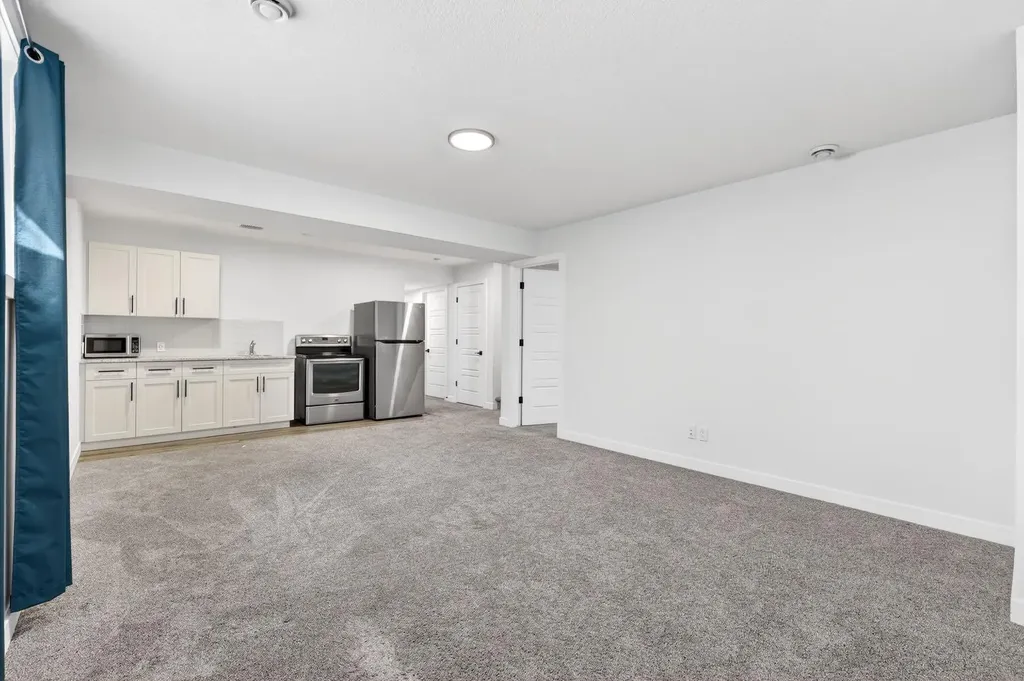 208 Dawson Circle Chestermere AB T1X 2R2