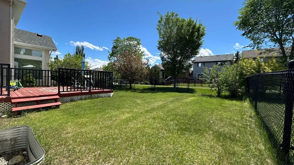 264 Everwillow Green SW Calgary AB T2Y4V9
