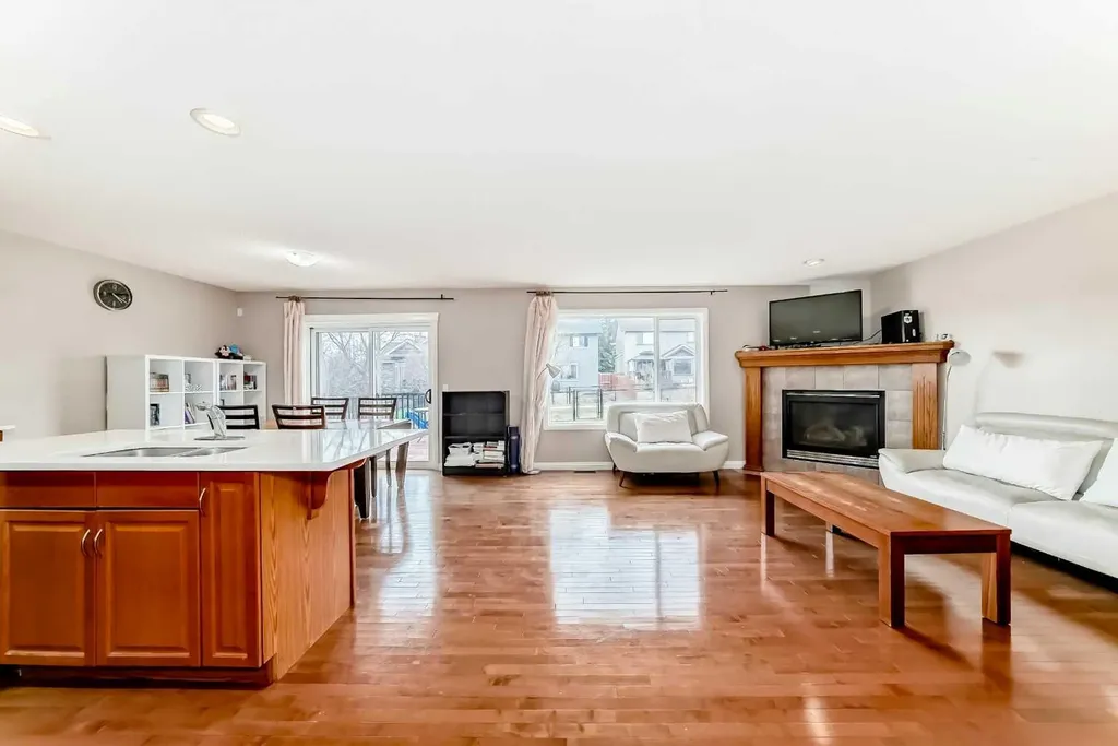 264 Everwillow Green SW Calgary AB T2Y4V9