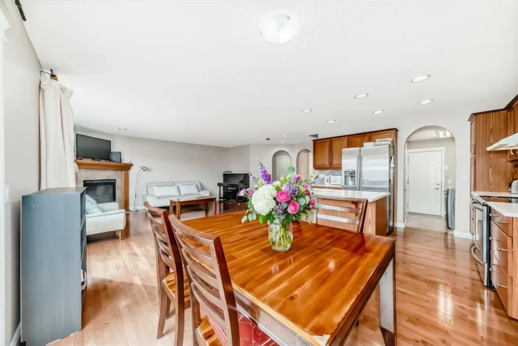 264 Everwillow Green SW Calgary AB T2Y4V9