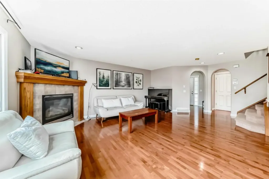264 Everwillow Green SW Calgary AB T2Y4V9