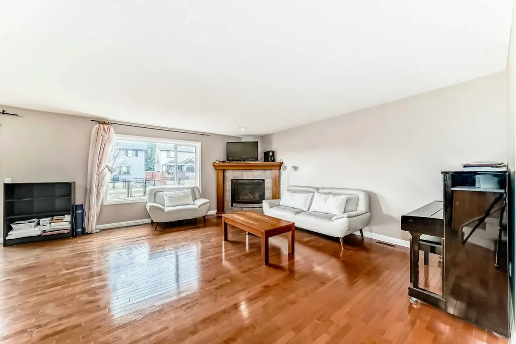 264 Everwillow Green SW Calgary AB T2Y4V9