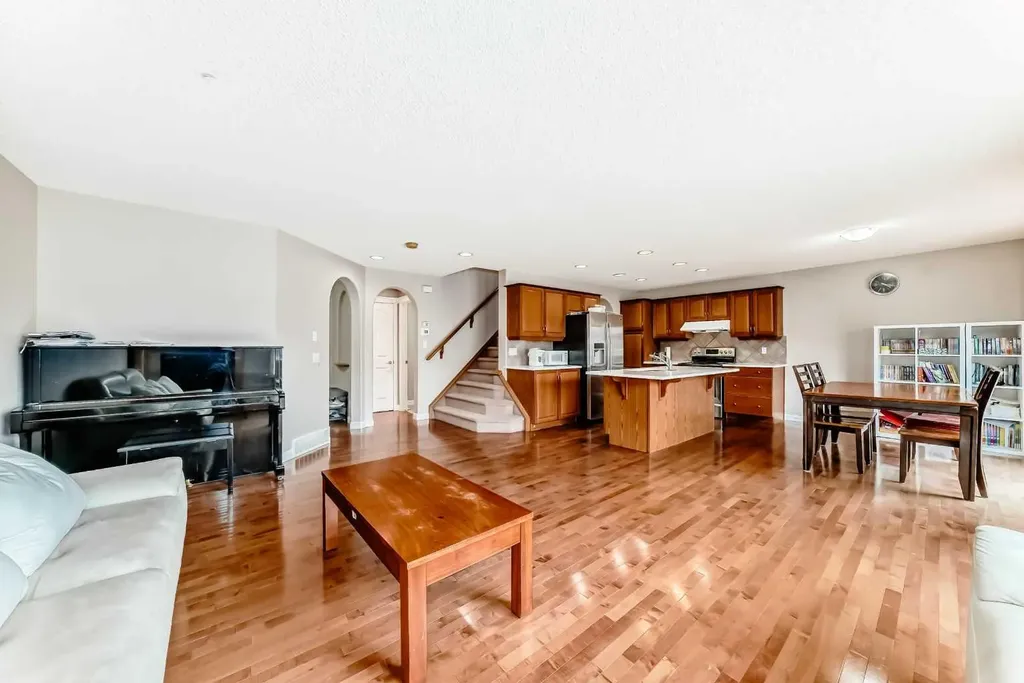 264 Everwillow Green SW Calgary AB T2Y4V9