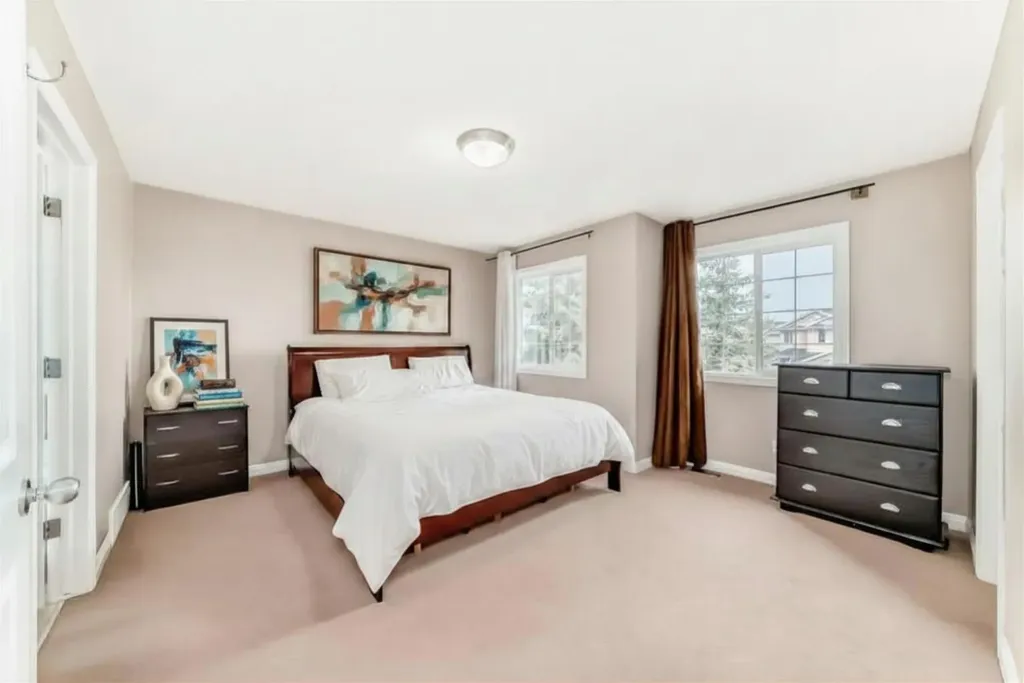 264 Everwillow Green SW Calgary AB T2Y4V9