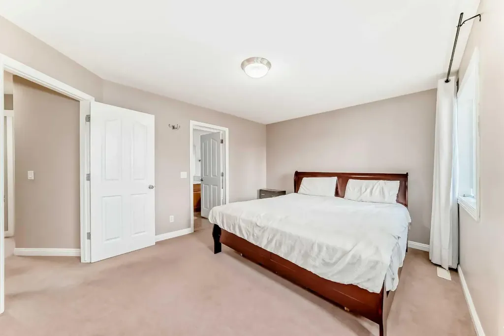 264 Everwillow Green SW Calgary AB T2Y4V9